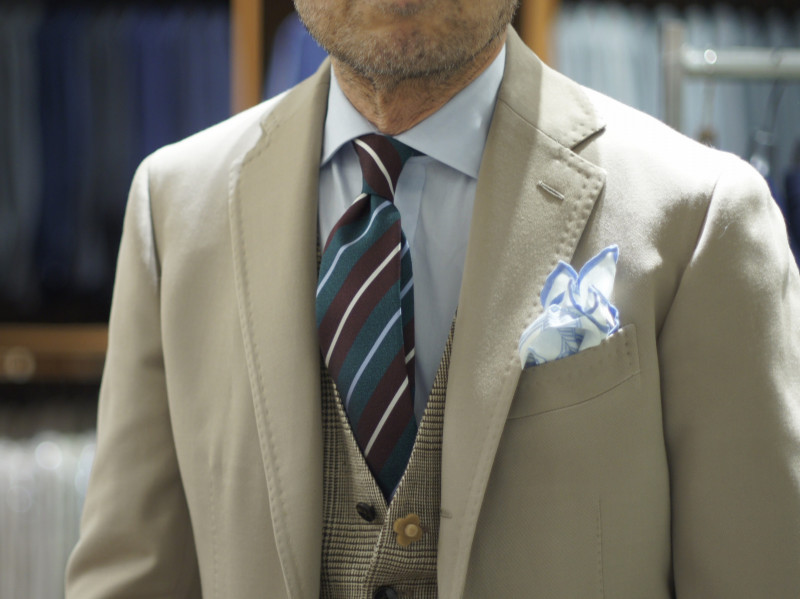 Stile Latino（スティレラティーノ）』のウールギャバジンスーツ